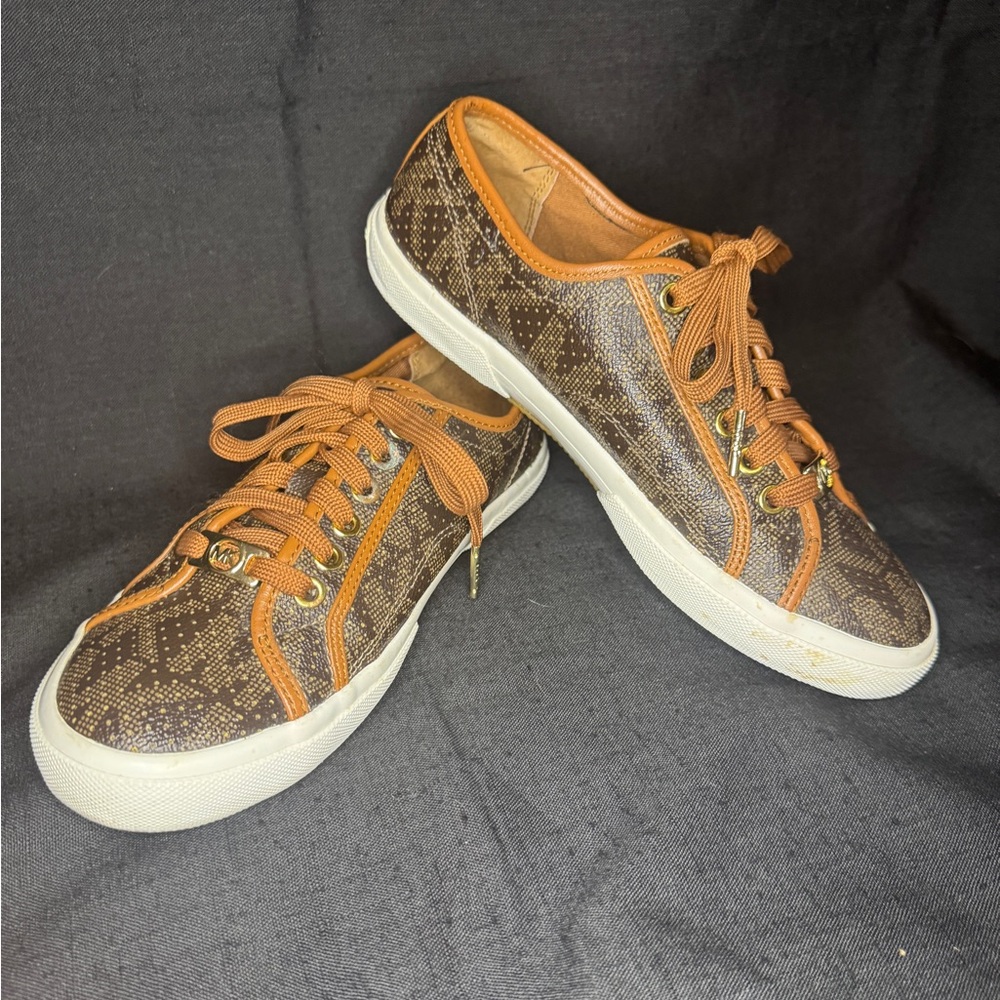 👟 Michael Kors Monogram Brown Low Top Sneakers – Size 7